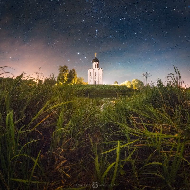 Church, Fall, Grass, Night, Stars, Боголюбово, Звезды, Осень, Покрова, Храм Ночь над церковью Покрова на Нерли.photo preview