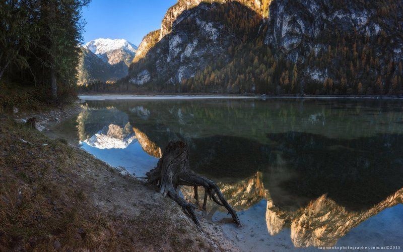италия, доломиты, европа, ландро, адидже, альпийский, альпы, осень, синий, облака, кортина, европейская, золотой, зеленый, час, озеро, пейзаж, горы, природа, панорама, вершины, пейзажи, живописные, небо, снег, южный, солнечный, туризм, путешествия, тироль Италия. Доломиты. Утро на озере Lago di Landrophoto preview