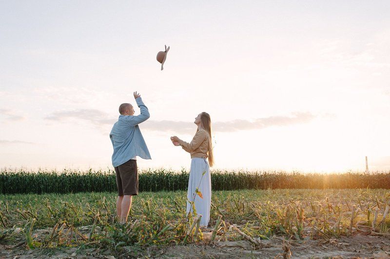 пара любовь закат солнце лавстори Закатная любовьphoto preview