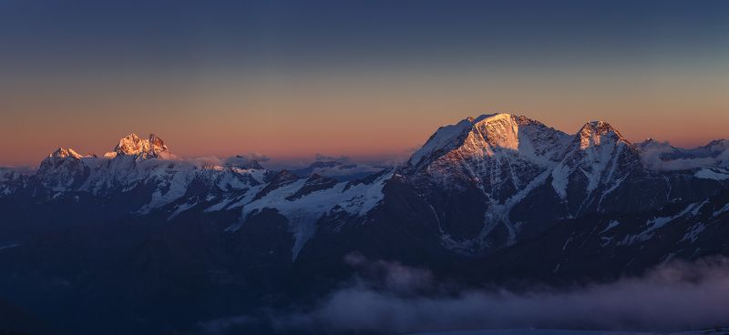 Горы, Закат, Кавказ, Природа, Приэльбрусье, Эльбрус Донгуз-Орун и Ушба на закатеphoto preview