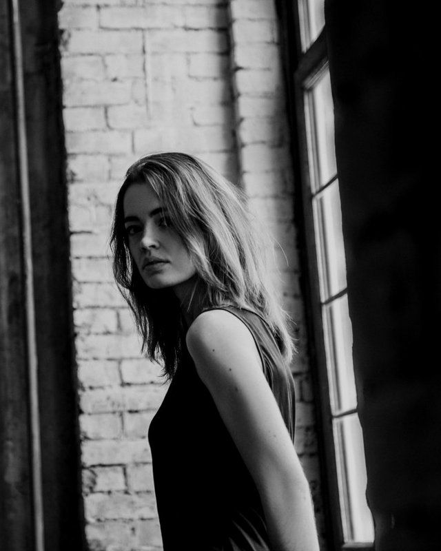 lidia model portrait natural light  LIDIAphoto preview