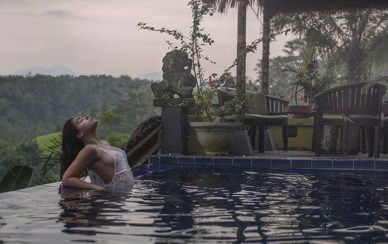 бассейн, инфинити, девушка, туман, бали, вулкан Рассвет над рисовыми террасамиphoto preview