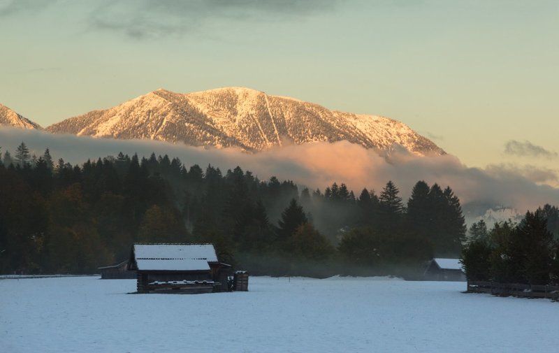 Горы, Изба, Осень, Снег Как зима осень вытеснялаphoto preview