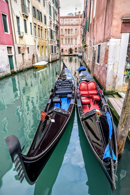 venice, italy, city Вот такой  транспорт и символ Венеции - гондолы.photo preview