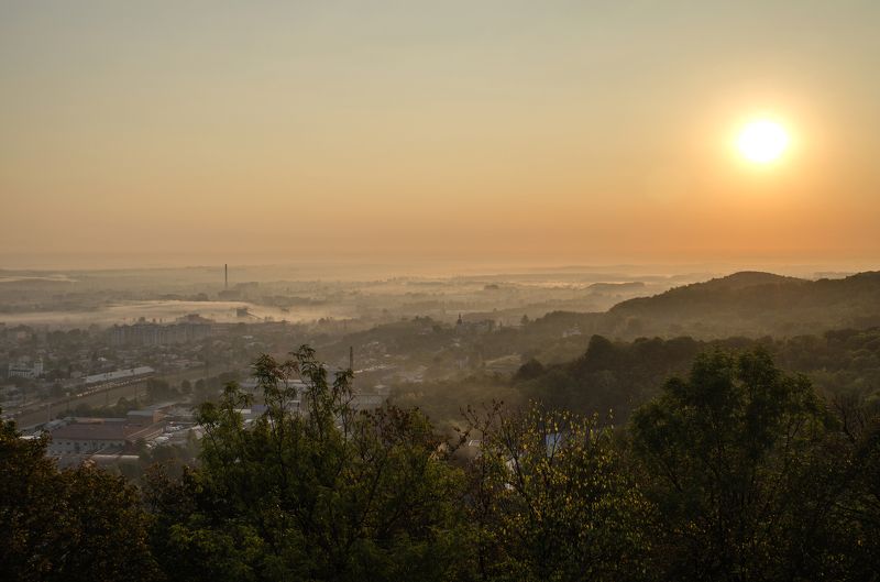 Рассвет над городомphoto preview