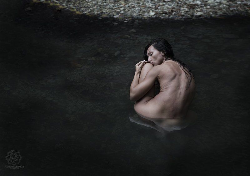 ню, обнаженная натура, черное, девушка, вода Я - черная водаphoto preview