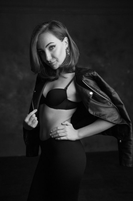 портрет Она байкерphoto preview