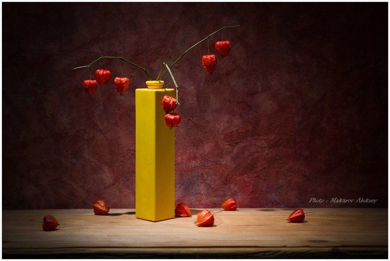 Жёлтая вазаphoto preview