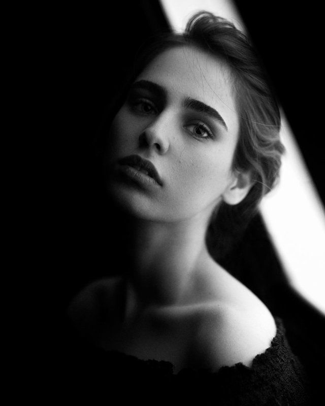 portrait,girl,light,bnw,blackandwhite,dark, Nakisaphoto preview