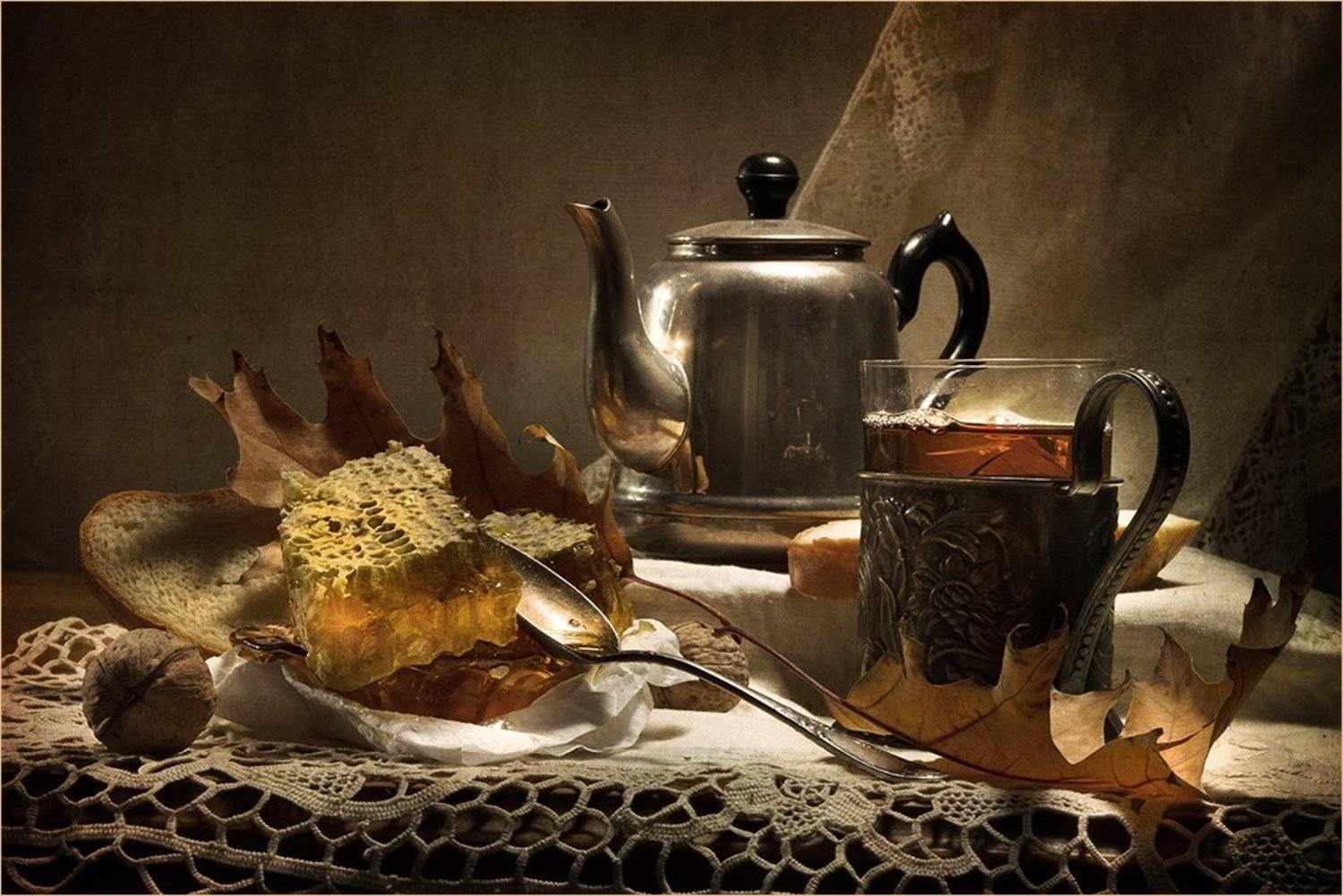 В осенне-медовых тонах.. Автор: Лев Сердюков , Лев Сердюков