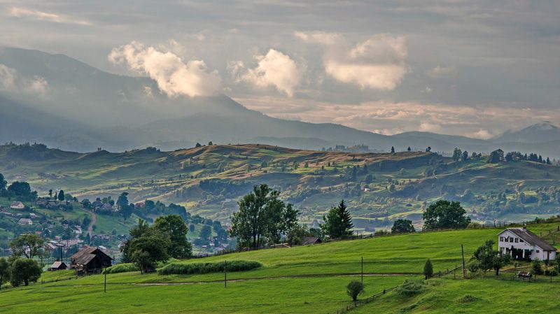 Вечер, Горы, Закарпатье, Село В вечернем светеphoto preview