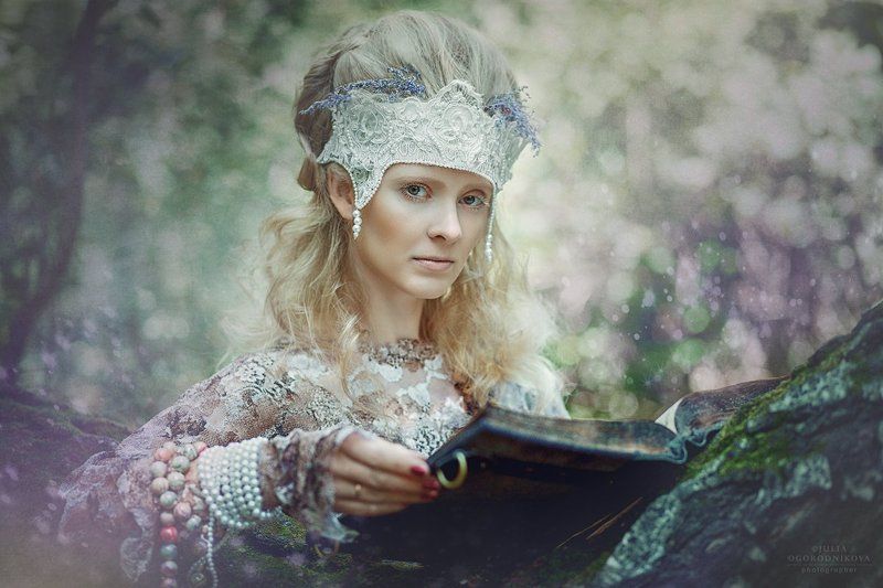 Хранительница времениphoto preview