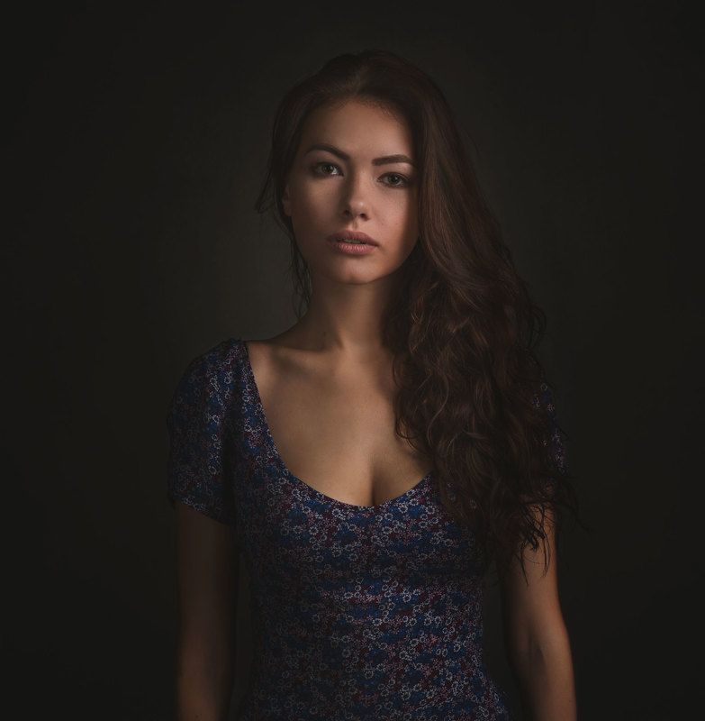 портрет девушки, студия, вспышка Дианаphoto preview