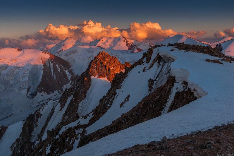 вершины, горы, заилийский алатау, закат, пик локомотив, пик молодежный, пик советов, рассвет, тянь-шань Горное царствоphoto preview