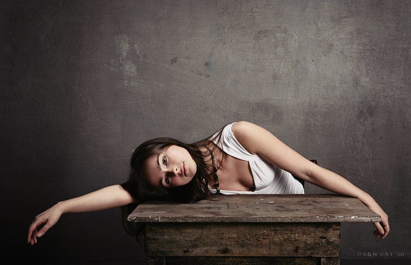 девушка, именинная, день, рождения, стол, грустный, праздник Имениннаяphoto preview