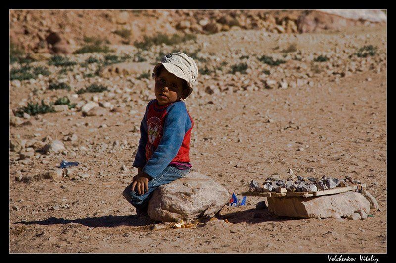 Продавец камушковphoto preview