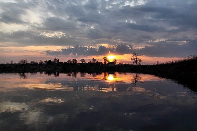 И тишина коснулась глади рек.........photo preview