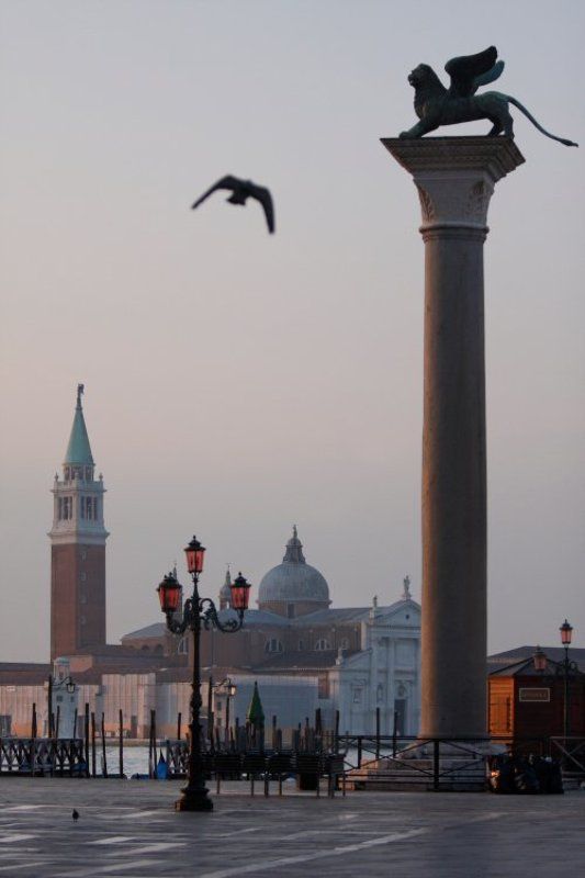 италия, сан марко, венеция, лев Лединец на палочкеphoto preview