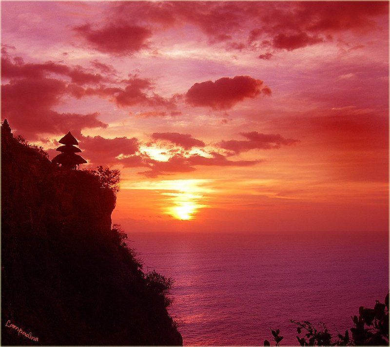 индонезия, бали, храма улувату, деревня обезьян Закат в деревне обезьян. фото превью