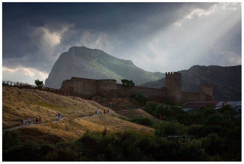 крым, судак, крепость, вечер, свет Идущие на свет...photo preview