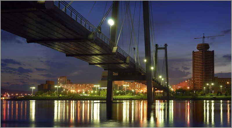 архитектура, большой, вантовый, вечер, вода, высокий, город, енисей, красивый, красноярск, красный, мост, ночь, огни, оранжевый, отражение, отражения, панорама, пейзаж, размер, река, свет, синий, стрелка, течение, широкий 22:00 по красноярскому времениphoto preview