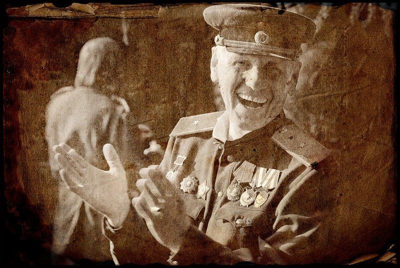 9, мая, день, победы, поклонная, гора Вот и окончена война... И наступила тишина..... Но не надолго.. ибо всех... Взорвал задорный громкий смех... фото превью