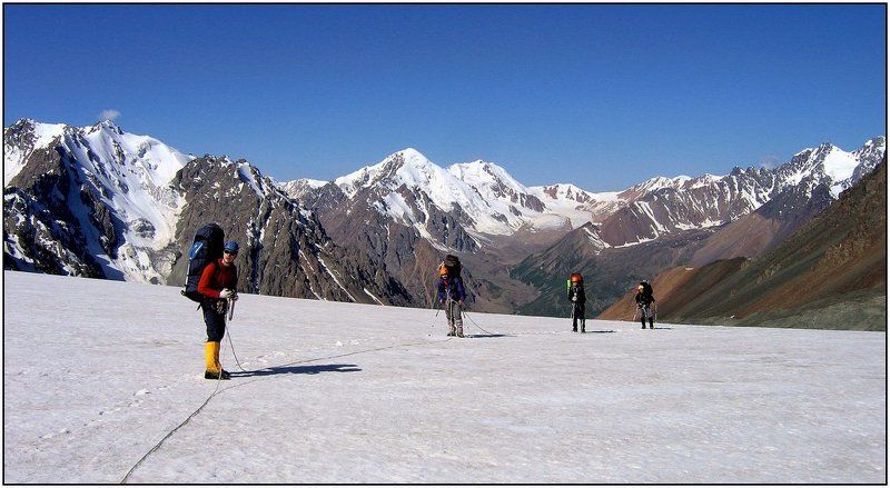 тянь-шань,ледник ... скованные одной цепью ...photo preview