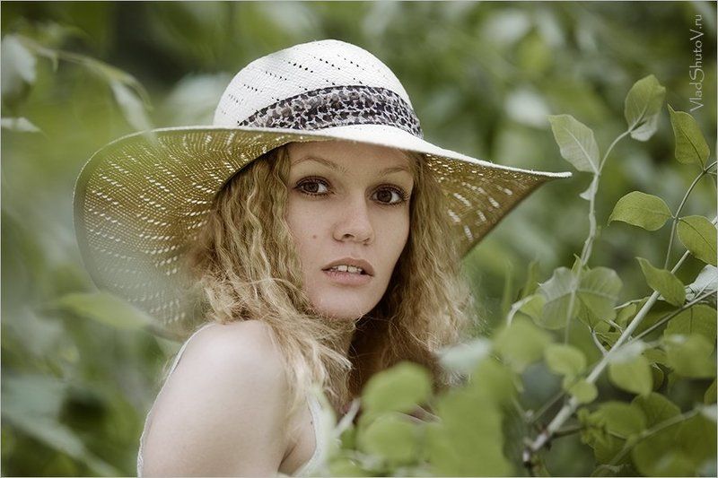 Она поднимет вдруг глаза с далеким отблеском пожара... фото превью