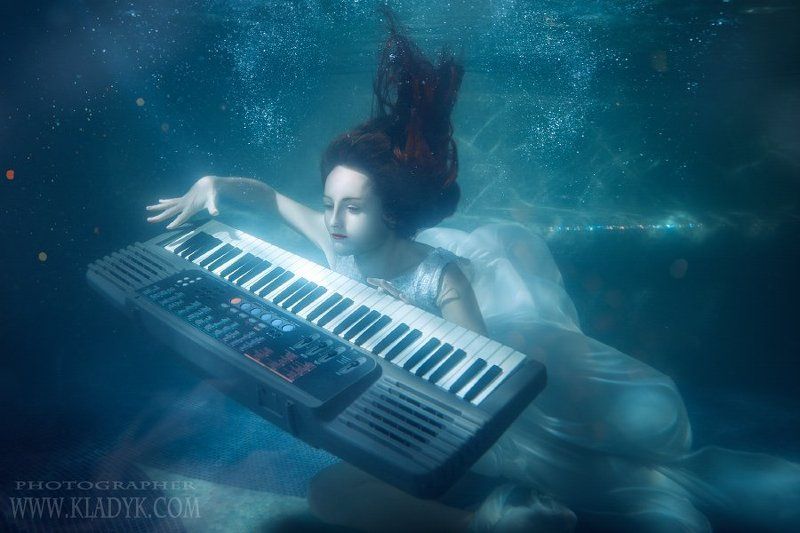 подводой, женщина, девушка, пианино  ***photo preview