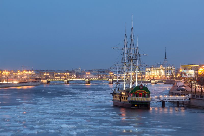 Город Санкт-Петербург Питер СПб Нева река ледоход весна вечер пейзаж небо Ледоходphoto preview