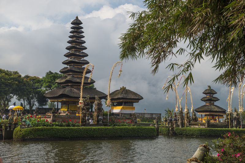 бали, озеро Братан, тропики, религия, деревянный Храм Улун Дануphoto preview
