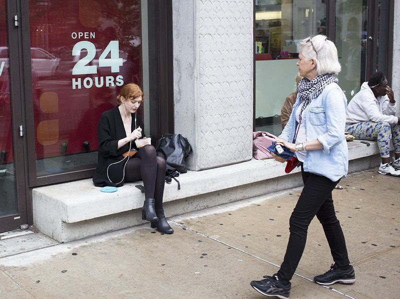 город улица девушка женщины Lunch boxphoto preview