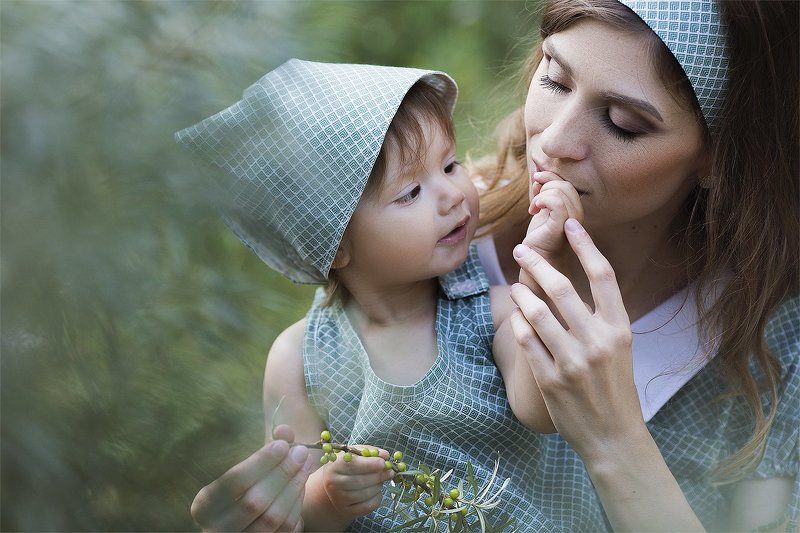 облепиха, растения, портрет, детская фотография, ребенок, любовь, мама, девочка Облепиха для мамыphoto preview