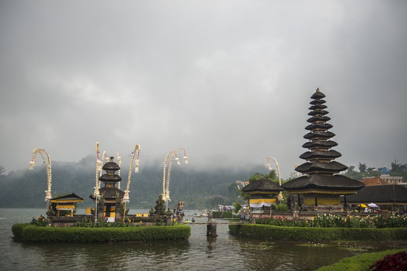 бали, озеро Братан, тропики, религия, деревянный Храм Улун Дануphoto preview