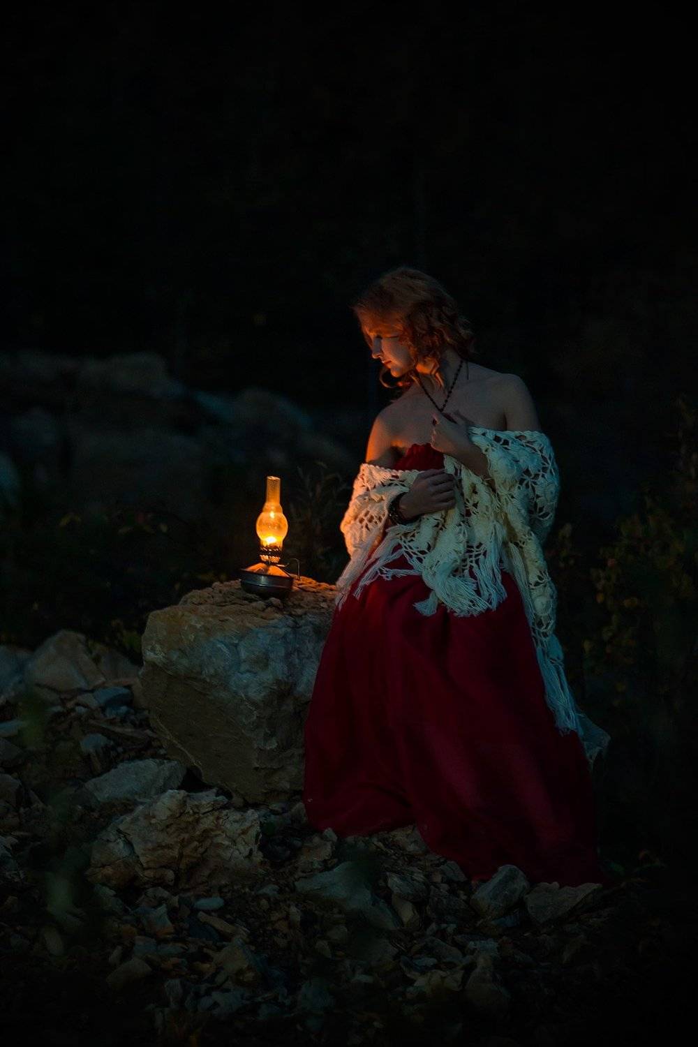 Вечер у лампы. Автор: Александр лампа, вечер, девушка, Александр