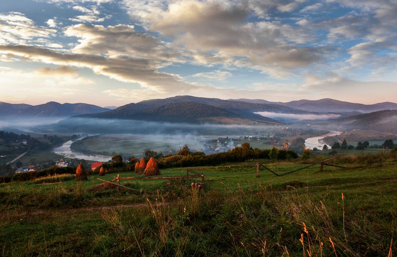 карпаты, рассвет, утро, облака, туман, свет, осень Доброе утроphoto preview