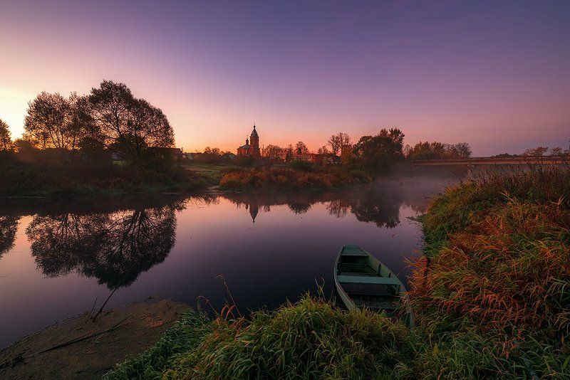 утро, рассвет, зарево, река, лодка, весла, церковь, природа, пейзаж Еще немного тишины...photo preview