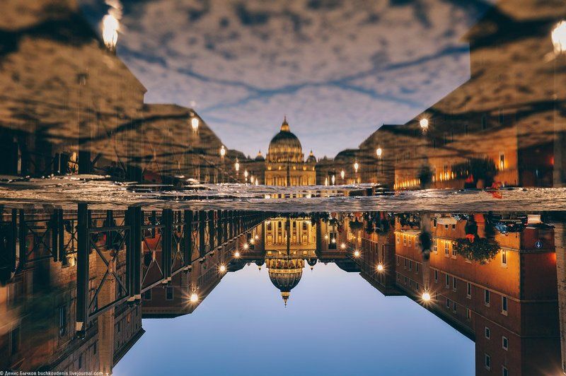 италия, рим, ватикан Upside Downphoto preview