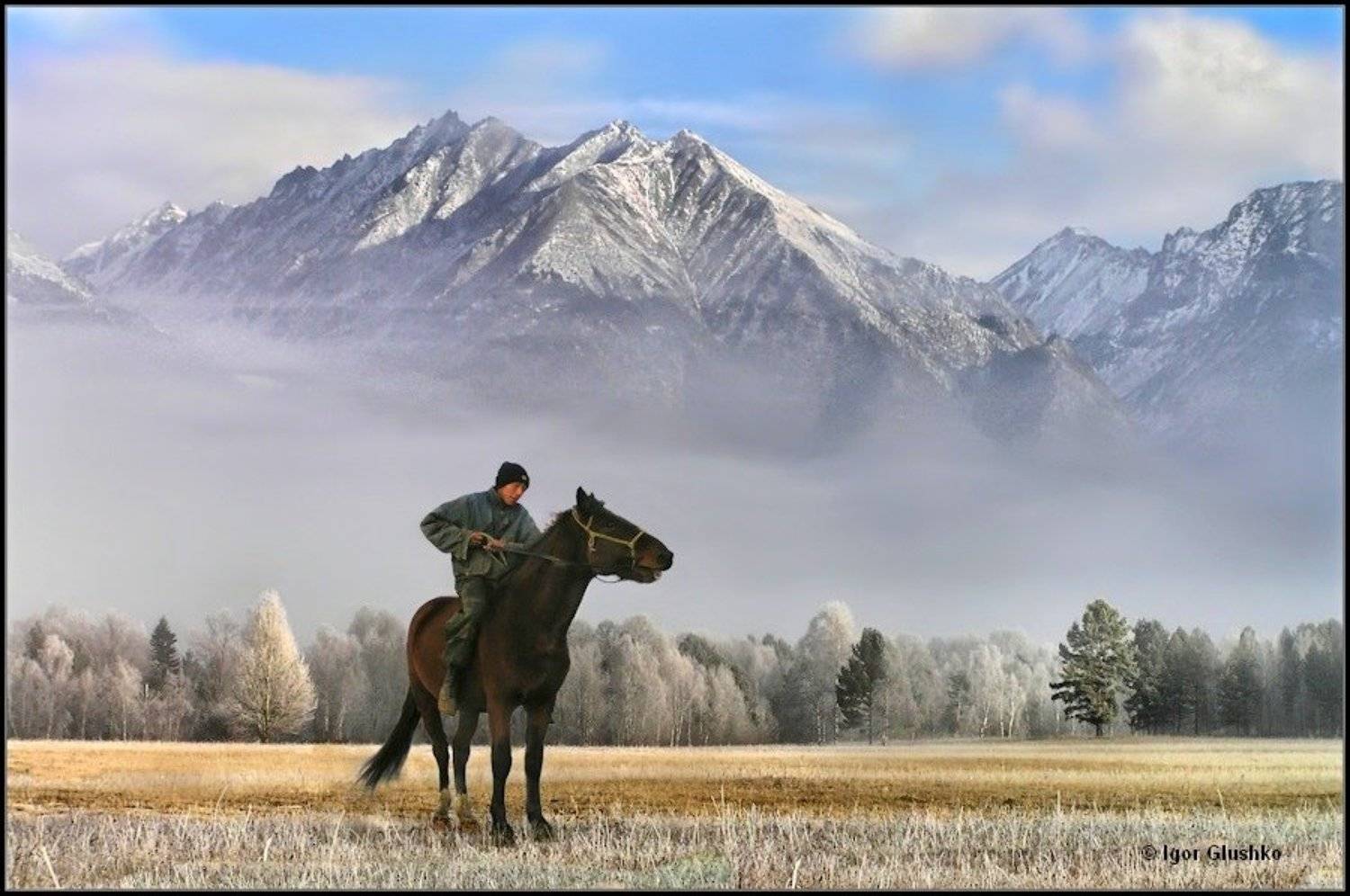 Дозорный Тишины. Автор: Игорь Глушко всадник, горы, саяны, бурятия, туман, изморозь, Игорь Глушко