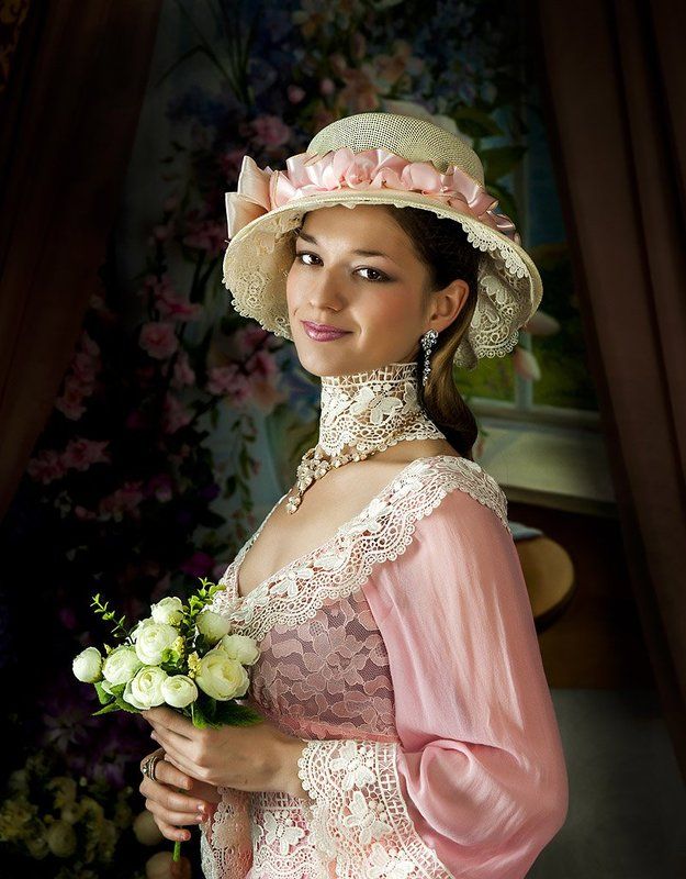 Милая улыбка...  Старинное платье...Букетик...photo preview