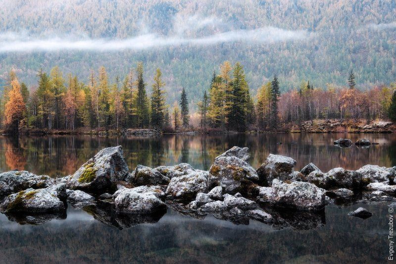 утро, рассвет, озеро, туман, камни, осень, лес, fujifilm Отражение утреннего туманаphoto preview