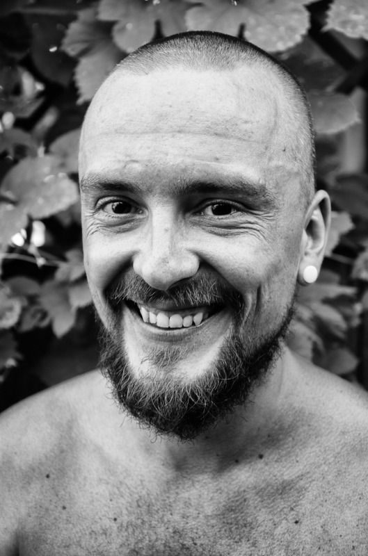 мужской портрет, улыбка Ильяphoto preview