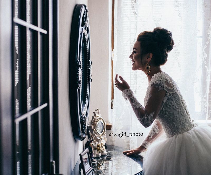 Свадьба зеркало смех Самолюбованиеphoto preview