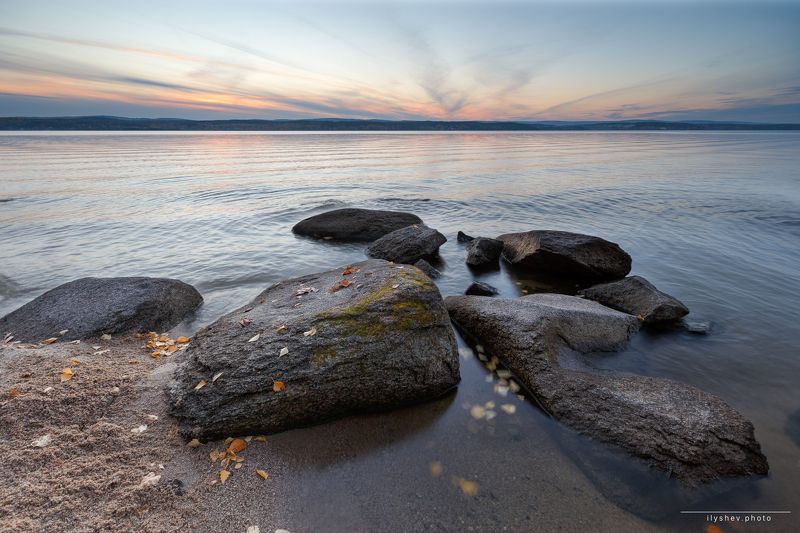 закат, камни, озеро, природа, пейзаж, урал, россия, осень, краски осени, горизонт, илышев глыбыphoto preview