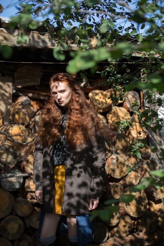 деревня,модель,тени   В деревнеphoto preview