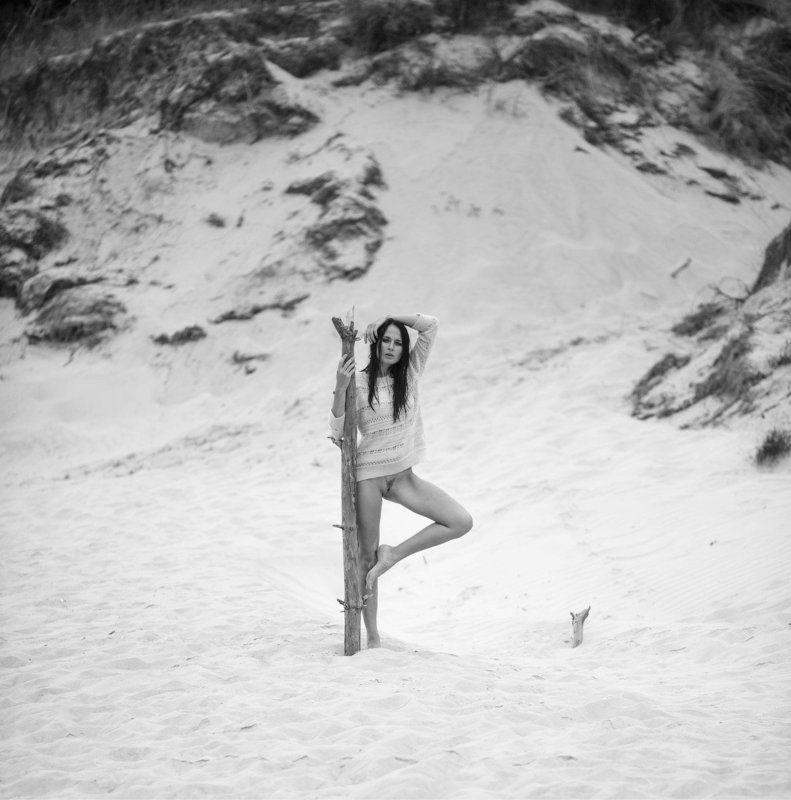 ню, девушка, пляж, море, дюны В дюнахphoto preview