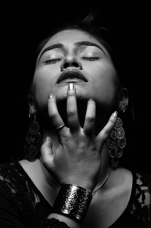 #model #studio #strobes #blackandwhite expressoinsphoto preview