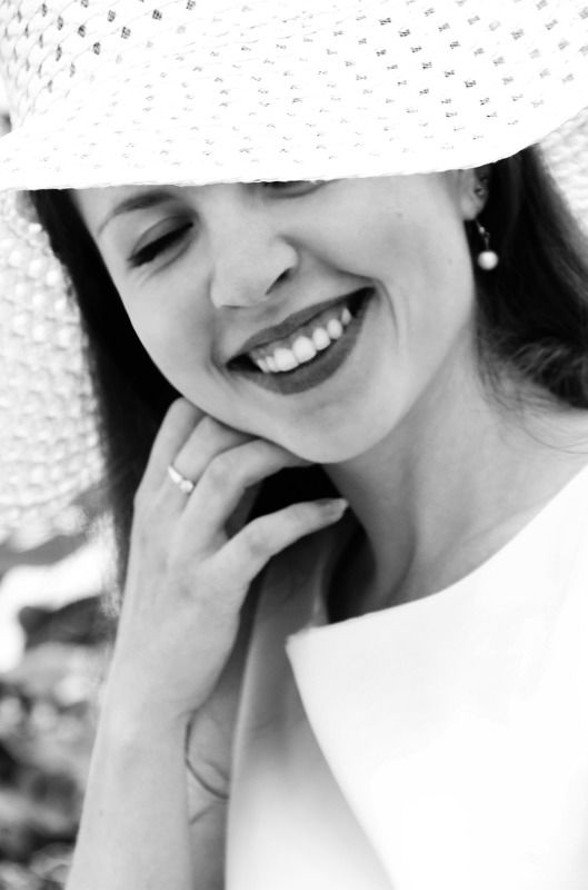 женский портрет, чб, улыбка Галинаphoto preview