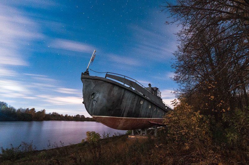 Долгопрудный, канал, корабль, подмосковье Водолазный бот БТ-2 на берегу канала им. Москвы фото превью