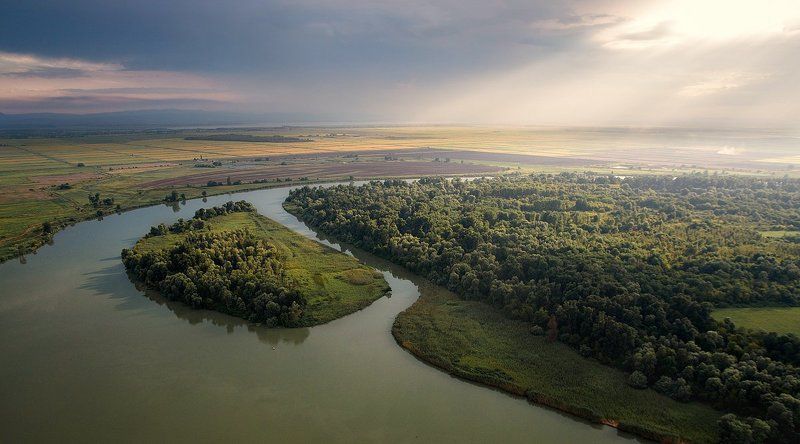 Над рекойphoto preview